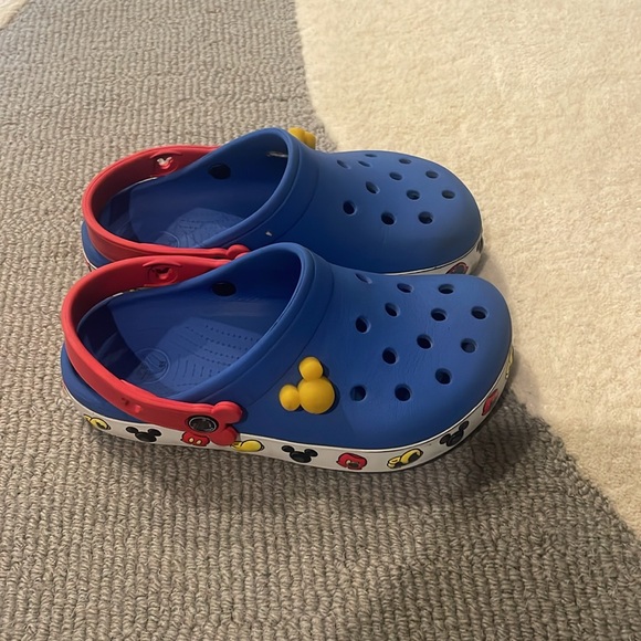 Mickey Mouse Light Up Crocs Sz J2 - Picture 2 of 4